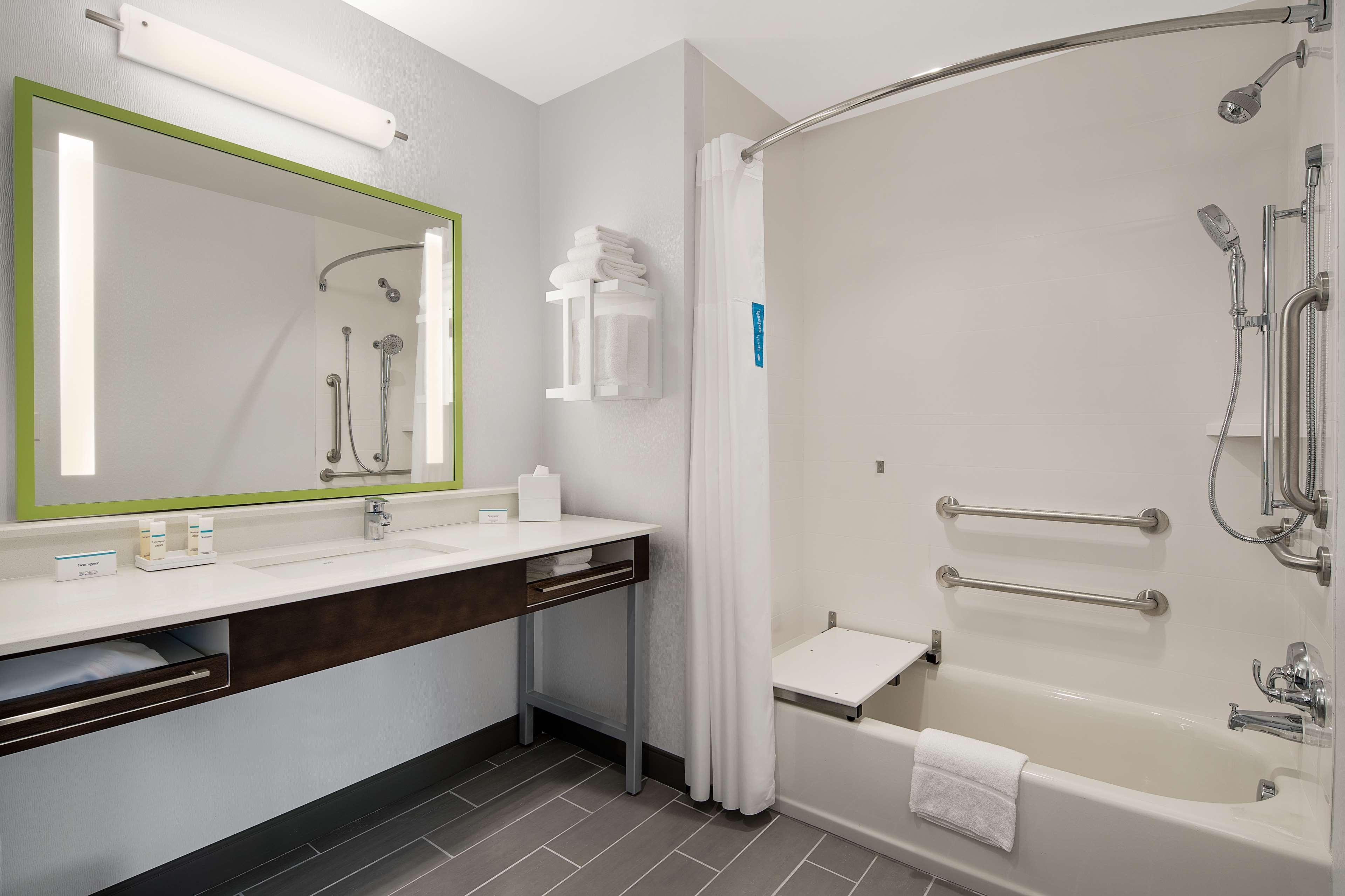 Hampton Inn & Suites Raleigh Midtown, Nc Exterior foto